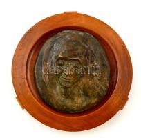 Nyírő Gyula (1924-2005): Tanulmány, bronz plakett, fa foglalatban, d: 11,5 cm
