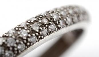 Ezüst(Ag) apró kövekkel kirakott karperec, jelzett, 6,5x6,2 cm, bruttó: 25,7 g