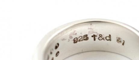 Ezüst(Ag) kövekkel kirakott gyűrű, jelzett, méret: 51, bruttó: 6,1 g