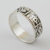 Ezüst(Ag) hieroglifás gyűrű, jelzett, méret: 66, nettó: 6,5 g