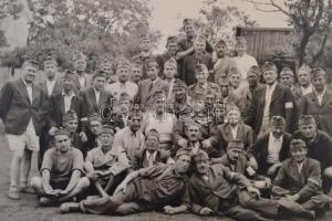 1942 Munkaszolgálatosok két fotó és két levelezőlap dekoratívan prezentálva