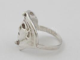 Ezüst(Ag) álarcos gyűrű, jelzett, méret: 51, nettó: 4,4 g
