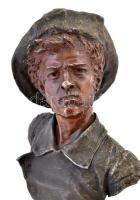 Moretti jelzéssel: Maat. Festett spiáter, márvány talapzaton, m:30 cm