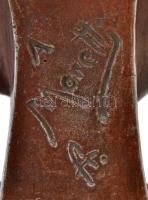 Moretti jelzéssel: Maat. Festett spiáter, márvány talapzaton, m:30 cm