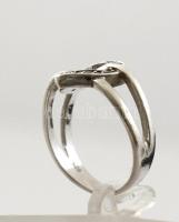 Ezüst(Ag) kövekkel kirakott szíves gyűrű, jelzett, méret: 55, bruttó: 3,9 g