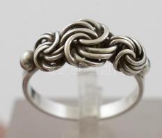 Ezüst(Ag) csavart díszítésű gyűrű, jelzett, méret: 53, kis javításra szorul, nettó: 3 g