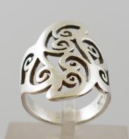 Ezüst(Ag) csavart indamintás áttört gyűrű, jelzett, méret: 51, nettó: 5,5 g