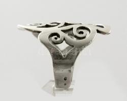 Ezüst(Ag) csavart indamintás áttört gyűrű, jelzett, méret: 51, nettó: 5,5 g