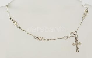 Ezüst(Ag) filigrán karkötő, kereszttel, jelzett, h: 20,5 cm, nettó: 3,2 g