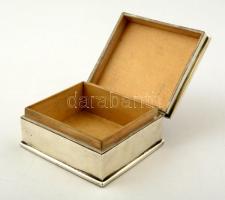 Ezüst (Ag.) monogramos doboz, jelzett (angol),  fa betéttel, bruttó:299 g, 10×9 cm