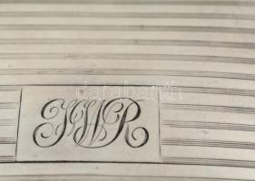 Ezüst (Ag.) monogramos doboz, jelzett (angol),  fa betéttel, bruttó:299 g, 10×9 cm