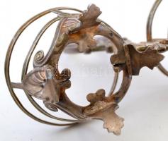 Ezüst (Ag.) francia fűszertartó, eredeti üveg betéttel, jelzés nélkül, h:12 cm, m:9 cm, nettó:54 g