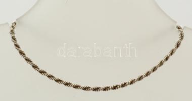 Ezüst(Ag) csavart karlánc, jelzett, h: 20 cm, nettó: 3,3 g