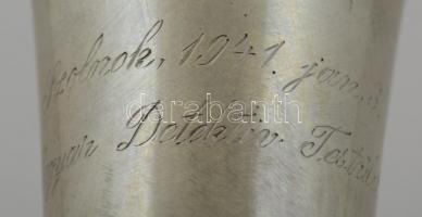 Ezüst (Ag.) emlék kehely jelzett, mesterjeggyel, "Szívósság, Logika, Bátorság, Elkötelezettség ...