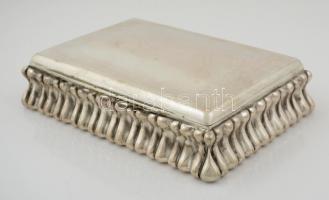 Ezüst (Ag.) doboz, mesterjeggyel , jelzett, fa betéttel, 24×17 cm, nettó:764 g