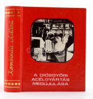 A diósgyőri acélgyártás megújulása. Szerk.: Baán István, Királyhegyi József, Kováts Zoltán. Miskolc, 1982, Miniatűr Könyvgyűjtők Klubja. Kiadói műbőr kötés. Számozott (500/265.) példány, fekete számozással. Kereskedelmi forgalomba nem került. Jó állapotban.