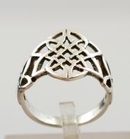 Ezüst(Ag) áttört gyűrű, jelzett, méret: 50, nettó: 2,5 g