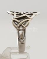 Ezüst(Ag) áttört gyűrű, jelzett, méret: 50, nettó: 2,5 g