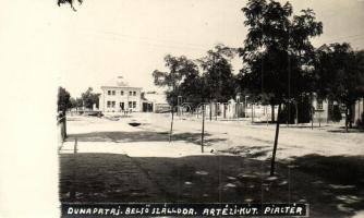 Dunapataj, Piac tér, Belső szálloda, artézi kút, photo