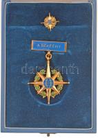 ~1980. "A Békéért" zománcozott fém kitüntetés eredeti tokban miniatűrrel T:2