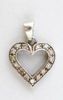 Ezüst(Ag) apró kövekkel díszített szív alakú függő, jelzett, 1,9x1,4 g, bruttó: 1,3 g