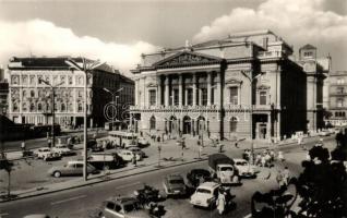 Budapest; Népstadion befejezés előtt, Blaha Lujza tér a Nemzeti színházzal. Képzőművészeti Alap Kiad...
