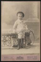 Kisfiú portréja, keményhátú fotó Mailáth-Mindszenty pozsonyi műterméből, 17×11 cm