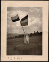 1939 A lengyel-magyar határon. Rejtő hadnagy fotója kartonon. / Polish-Hungarian border. 29x22 cm
