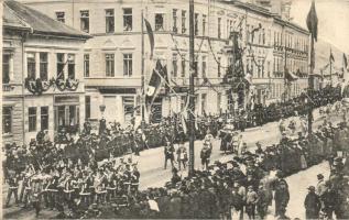 1906 Kassa, Kosice; Operaház zenekara, temetési kométát vivő tanácsosok, páncélba öltözött lovag és apródok II. Rákóczi Ferenc és bujdosó társai hamvainak hazahozatala alkalmából; Nyulászi Béla kiadása / Rákóczi's remains brought home