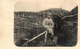 1916 K.u.K. 19. gyalogezred 4. százada, katona távcsővel lövészárokban / K.u.K. military, soldier in trench, photo