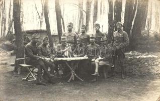 K.u.K. katonák a fronton kutyával / WWI K.u.K. military, soldiers with dog, group photo