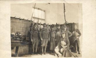 K.u.K. hentes katonák a tábori húsraktárban, háttérben levágott állatokkal / WWI K.u.K. military, butcher soldiers in the field meat warehouse, photo