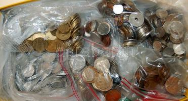 6,2kg vegyes fémpénz, egész világ