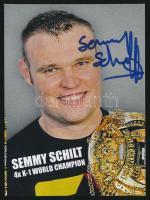 Sem 'Semmy' Schilt (1973-) négyszeres K-1 világbajnok aláírása egy őt ábrázoló fotón, 14x10 cm./autograph signature