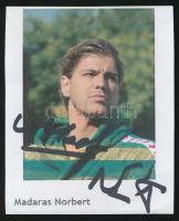 Madaras Norbert (1979-) kétszeres világ és kétszeres olimpiai bajnok vízilabdázó aláírása egy őt ábrázoló fotón, 9x7 cm./ autograph signature