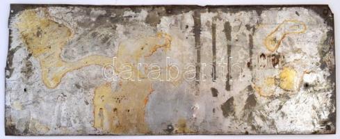 "Felvonó, Freissler A., Budapest" stb. feliratú bádog lifttábla, kopásnyomokkal, 18×45,5 c...