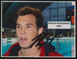 Hosnyánszky Norbert 'Hosi' (1984-) világ- és olimpiai-bajnok vízilabdázó aláíráa egy őt ábrázoló fotón, 8x10 cm./ autograph signature
