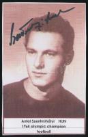 Szentmihályi Antal (1939-) olimpiai bajnok labdarúgó aláírása egy őt ábrázoló nyomtatványon, 12x7 cm./autograph signature