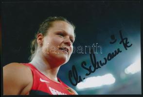 Christina Schwanitz (1985-) kétszeres világbajnok súlylökő aláírása egy őt ábrázoló fotón, 10x15 cm./ autograph signature