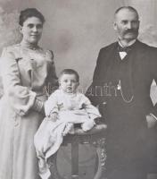 cca 1904 3 db portréfotó, köztük műtermi fotó, népviseletbe öltözött legények, folklór, kartonra rag...