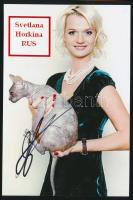 Svetlana Khorkina (1979-) olimpiai-, világ-, és Európa-bajnok orosz tornásznő aláírása az őt ábrázoló fotón, 15x10 cm./ autograph signature