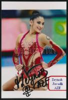 Zeynab Javadli (1991-) azeri ritmikus sportgimnasztika világbajnoki ezüstérmes sportolónő aláírása egy őt ábrázoló fotón, 11x8 cm./ autograph signature