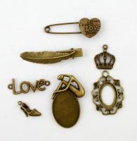 Kis bizsu tétel: különféle fém kitűzők, medálok, stb., összesen 7 db