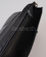 Bőr aktatáska, kis hiánnyal, jó állapotban, 34,5×37,5×4 cm