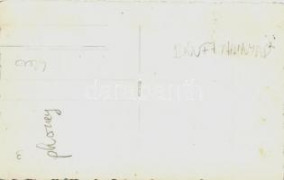 Bánffyhunyad, Huedin; városháza, népviseletes asszonyok / city hall, ladies in traditional Transylva...