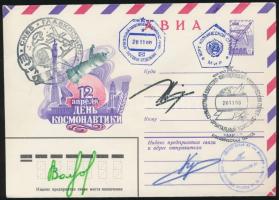 Alekszandr Volkov (1948- ), Szergej Krikalov (1958- ) szovjet és Jean-Loup Chrétien (1938- ) francia űrhajósok aláírásai emlékborítékon /  Signatures of Aleksandr Volkov (1948- ), Sergei Krikalyov (1958- ) Soviet and Jean-Loup Chrétien (1938- ) French astronauts on envelope