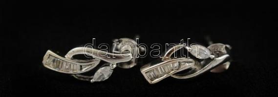 Ezüst(Ag) fülbevalópár apró kövekkel, hozzá illő függővel ezüst(Ag) láncon, jelzett, h: 42 cm, brutt...