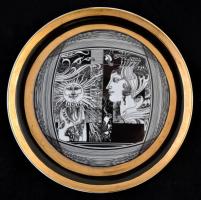 Hollóházi Szász Endre által tervezett tányér, matricás, jelzett, kis kopásnyomokkal, d: 24,5 cm