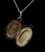 Ezüst(Ag) lánc, h: 40 cm, ezüst(Ag) fényképtartó medállal, jelzett, 2x1 cm