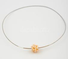 Ezüst(Ag) nyaklánc, rajta tenyésztett gyöngy gömbbel, jelzett, d: 13,5 cm, bruttó: 4 g